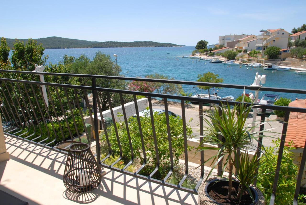 Beachfront Apartment Nikol Žaborić Kültér fotó