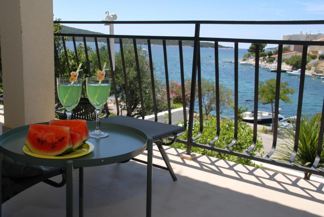 Beachfront Apartment Nikol Žaborić Kültér fotó